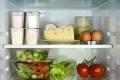 Как хранить продукты в холодильнике: на каких полках и в какой таре